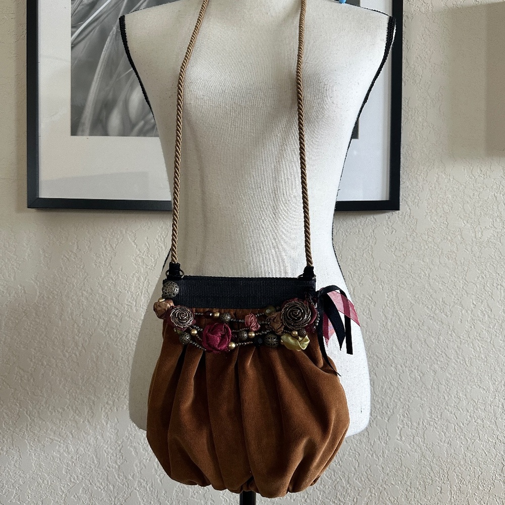 Handmade Velvet Bucket Bag Fait Main Au Liban Made in Lebanon